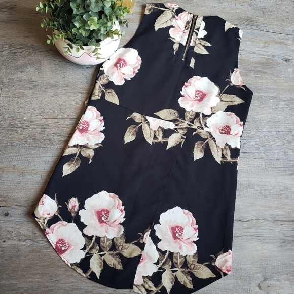 LE CHATEAU | Floral Ruffle Sleeveless Blouse - Picture 5 of 7